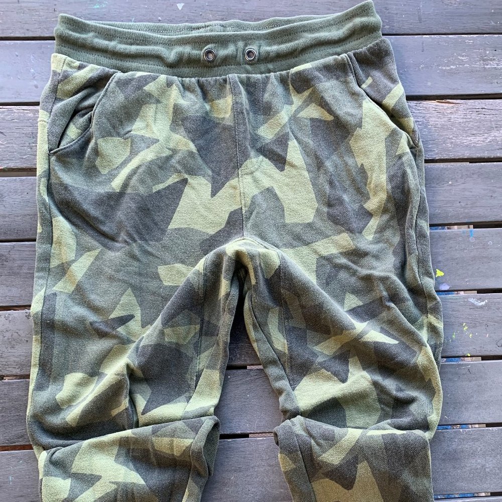 Cat and Jack boys/unisex joggers size L camo pattern